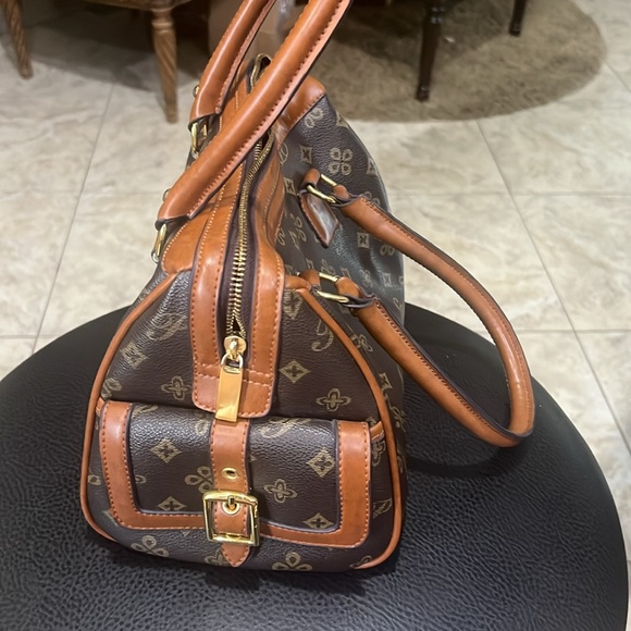 Purse - Picture 2 of 16